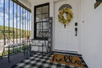 Entire 2 bedroom home -15 minutes to DTLA