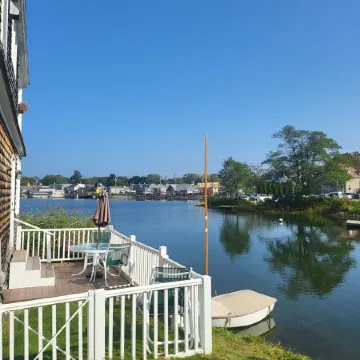 Cozy condo with harbor views. Walk to Dock Square and Beach.