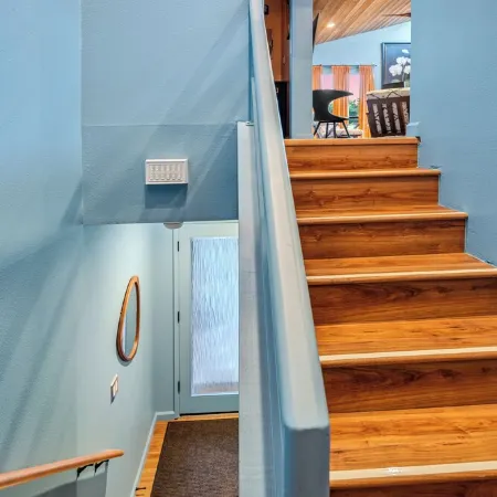 Celebrity Owned, 1800 sq. Feet, 3 Bdrm./2.5 Bath Art Filled Beachfront Property.