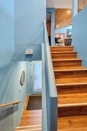 Celebrity Owned, 1800 sq. Feet, Art Filled Beachfront Property. Отели в г. Солана Бич