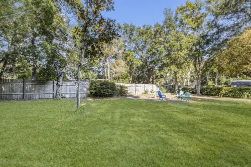 Centrally Located Cute Pet Friendly 3b/2b in Golf Cart District of Ocean Springs