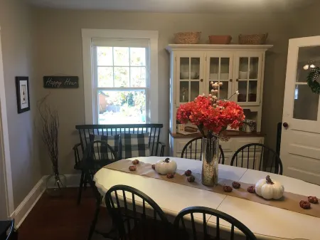 Dog friendly! Next to Navy Stadium and DTA Shuttle! Отели рядом с достопримечательностью «St. Mary's Church»