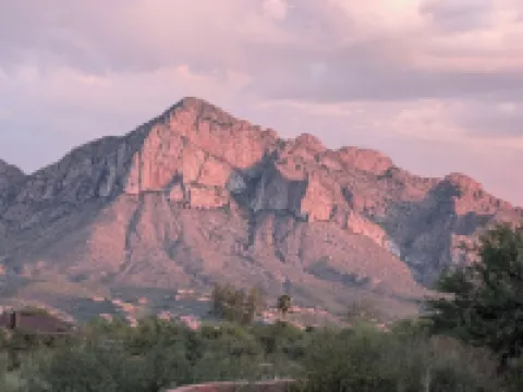 Private Desert Retreat with Oro Valley Mountain Views – Near Hiking & Golf