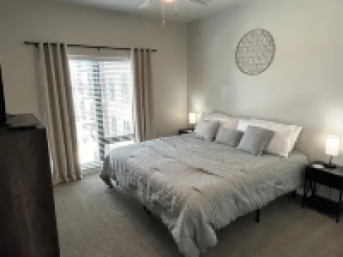 Brand New 1 Bedroom, Gym, Social Room, Balcony Hotels in Waukee