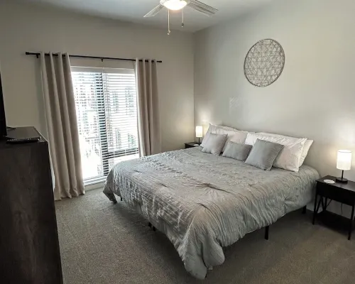 Comfortable 1 Bedroom, Gym, Social Room, Balcony Hotels in Waukee