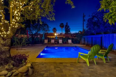 Beautifully furnished historic home with heated pool close to Downtown Tucson. 투손 시티센터 호텔