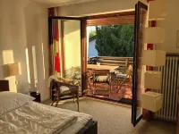 Absolutely quiet 3 Room Apartment "At Isar River Park",  near Munichs Centre Hotels in Grunwald