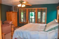 6 Bdrm 5 Bath Sleeps 14 Ski in and Ski out Slopeside!