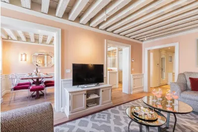 Experience Venetian Luxury - A 5-Storey Palace Lavish Apartment in San Marco Hotels in 