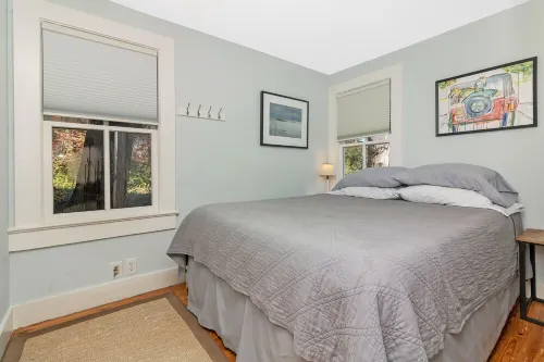Lingerlong Cottage on Downtown Brevard's Most beautiful property!