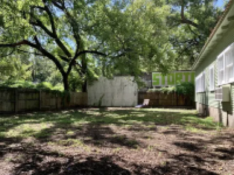 Compass Cottage in Historic Glen Rose