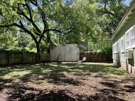 Compass Cottage in Historic Glen Rose