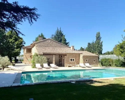Mas Provençale Entouré de Pommiers, Piscine et Terrain de Tennis Hotels in Cavaillon