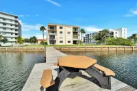 Wonderful waterfront tranquility Hotels near Costco Wholesale