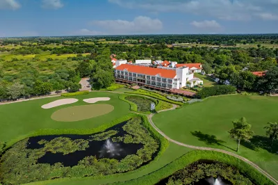 Club Mahindra Kensville Golf Resort Hotel in zona Nalsarovar bird Sanctuary Boating