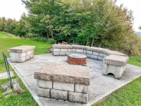 Newly Renovated 3BR/2BA Condo: Great Location with Stunning Mountain Views!