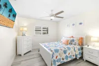 Waterfront Heated Pool Home Retreat, Direct Gulf Access, Special Deals 트윈 플라자 센트럴 주변 호텔