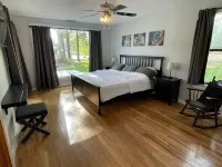 Beautiful Lakefront Home  - 4BR/3BA - Huge Lot! - 400ft of bulkhead - Boathouse