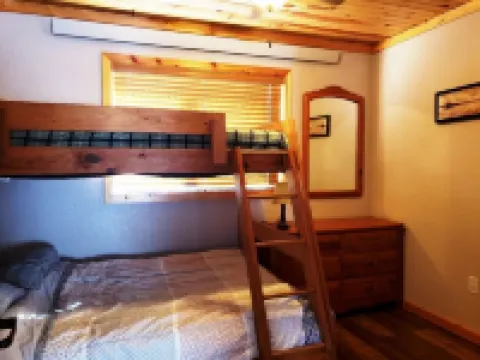 2 bdrm, 3 beds. Quiet Retreat. Fenced in Unit, pet friendly! Hotels in Brule County