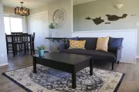 Over the Oaks - Great View - Whole Home - Stylish