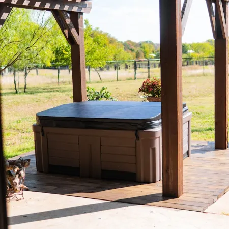 Large Modern home nestled in Alvarado! Hot Tub & Theater