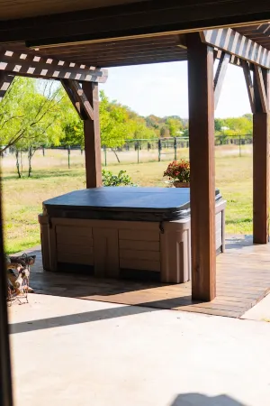 Large Modern home nestled in Alvarado! Hot Tub & Theater