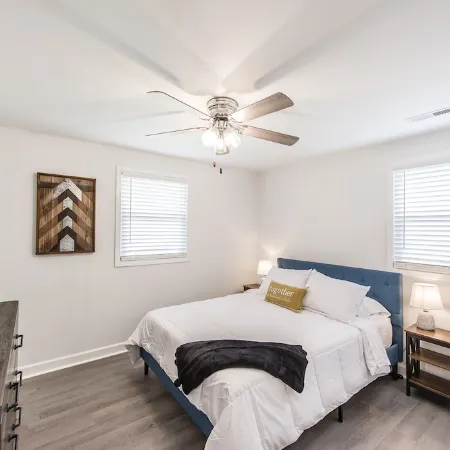 Modern North of Nashville Retreat- Easy Lake Access
