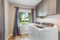 "The Hideaway 1" Charming 2-bedroom house with WiFi, AC in fabulous Farmington