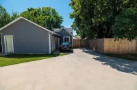 Sandpoint Retreat Sleeps 8 w/ Hottub and Bikes