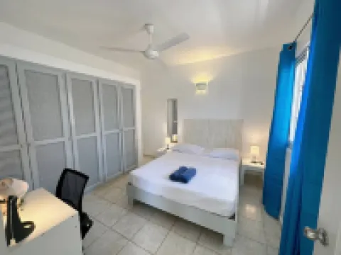 Secure 2-pers apartment centrally located and close to the beach