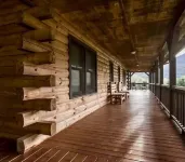 Blue Moon Lodge: Reconnect with Family and Friends with Room to Spread Out!