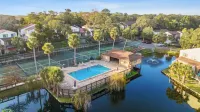 Adorable Condo One Block to Beach ~ Easy Walk to Beach!
