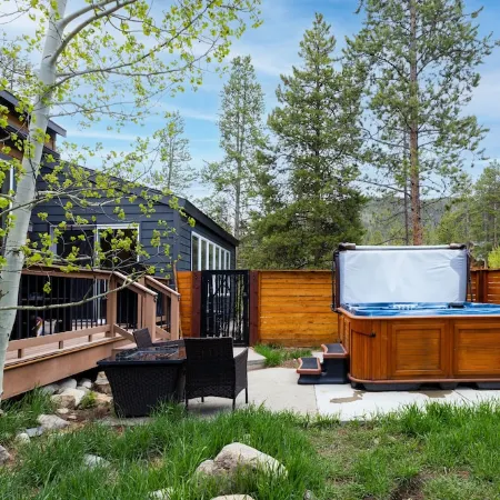 Keystone Ski Resort w/ Free Shuttle, Pet Friendly, Private Hot Tub, Pool Access!