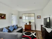 Cabin in the dam paddock, 10 min to the beach. Hotels in Maroochy River