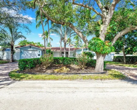 Heated Pool + Hot Tub! Close To Beach & Shops! Hotels in Lighthouse Point