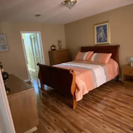 Luxury 3 Bedroom Pool Home. Quiet Neighborhood.