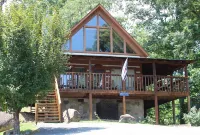 Cabin of Dreams – Bluff Mountain Views, Hot Tub & Wildlife
