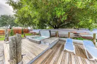 2 Bed ,2 bath private home with hotub & fire pit FortWorth,TCU,Stockyards,Rodeo