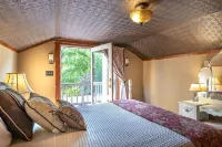 The Farrow House- Canoe, Bike, Hike, Historic, Hocking Valley Railroad,