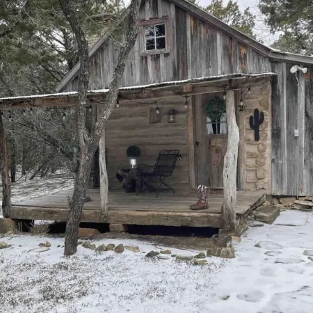 1800's Cactus Cabin/Hot Tub/Voted Most Romantic! Close to Downtown! Peaceful!