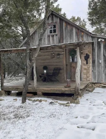 1800's Cactus Cabin/Hot Tub/Voted Most Romantic! Close to Downtown! Peaceful!