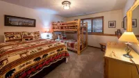 Beautiful, Well-Equipped Home on River, Hot Tub, Close to Rocky Mtn. N P & YMCA