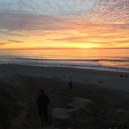 Coastal Comfort with Short Walk to Bluffs and Beach