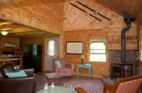 Log Cabin in the White Mountains Hotels in Gorham