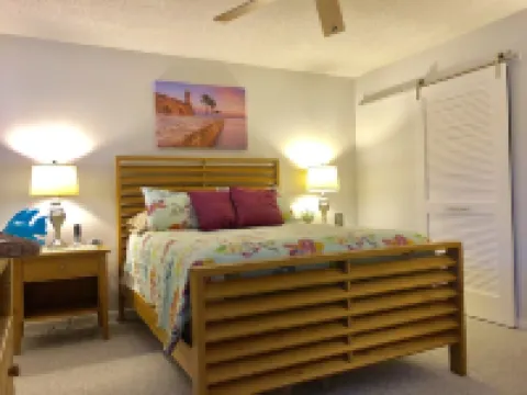 Relaxing Ocean View Getaway: Sea Winds Beach Condo.