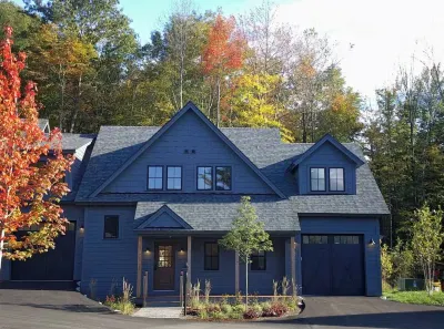 BRAND NEW Luxury Stowe Townhome On Mountain Road I 5 BR & Arcade Game Room