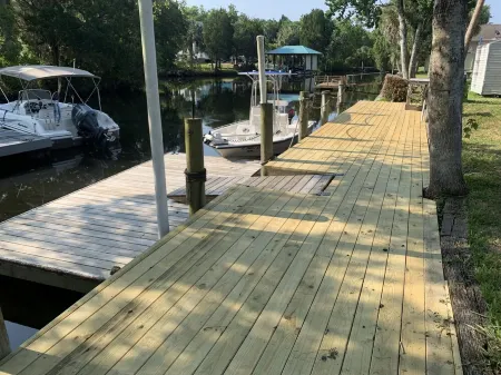 Waterfont Home, Heated Pool, Kayaks, and Ice Machine.