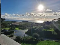 A haven of peace in the family-friendly Aber with sea views. Elegant and modern near the beach! Hotel a Crozon