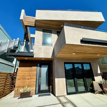 Escape to a Coastal Retreat: Modern 5-Star Beachfront Home w/ 360 Ocean Views!