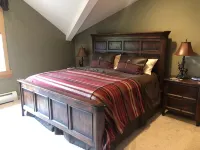 Large Big Sky Condo, sleeps 12-14. Close to Yellowstone and world class skiing!